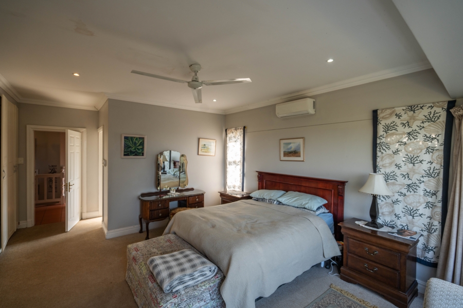 5 Bedroom Property for Sale in Seafield Eastern Cape